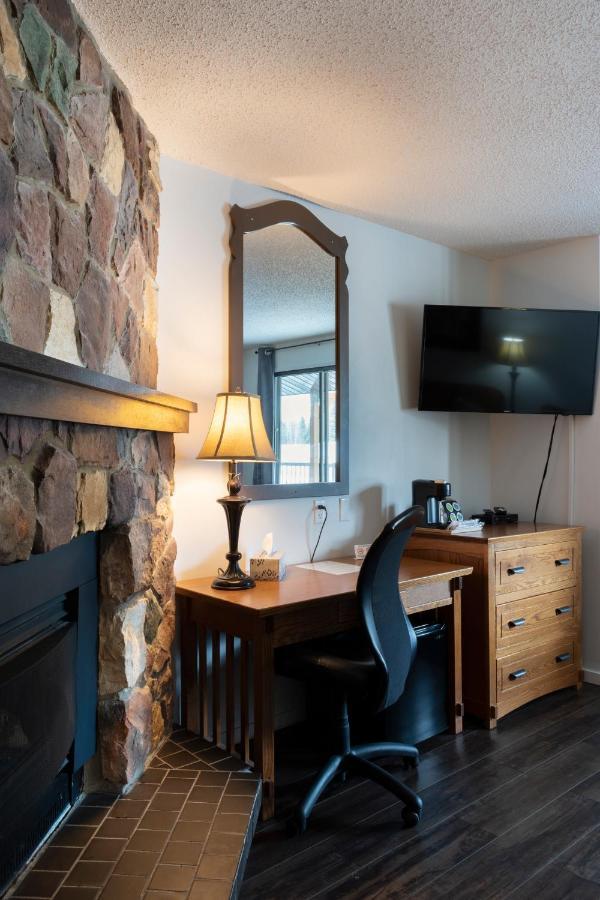 Schott'S Lake Conference & Resort Sundre Bagian luar foto